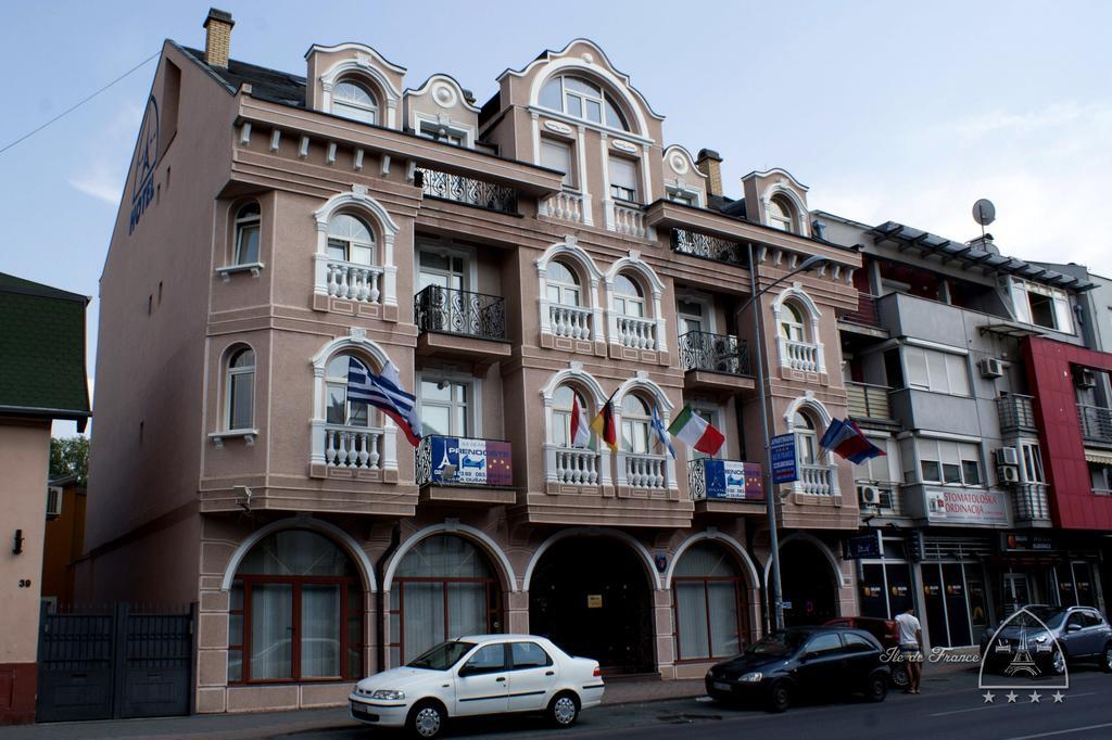 Vila Ile De France Novi Sad Esterno foto